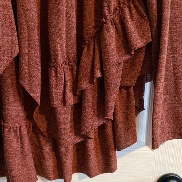 easel Rust Open-Front Ruffle Hem Cardigan - Picture 2 of 3